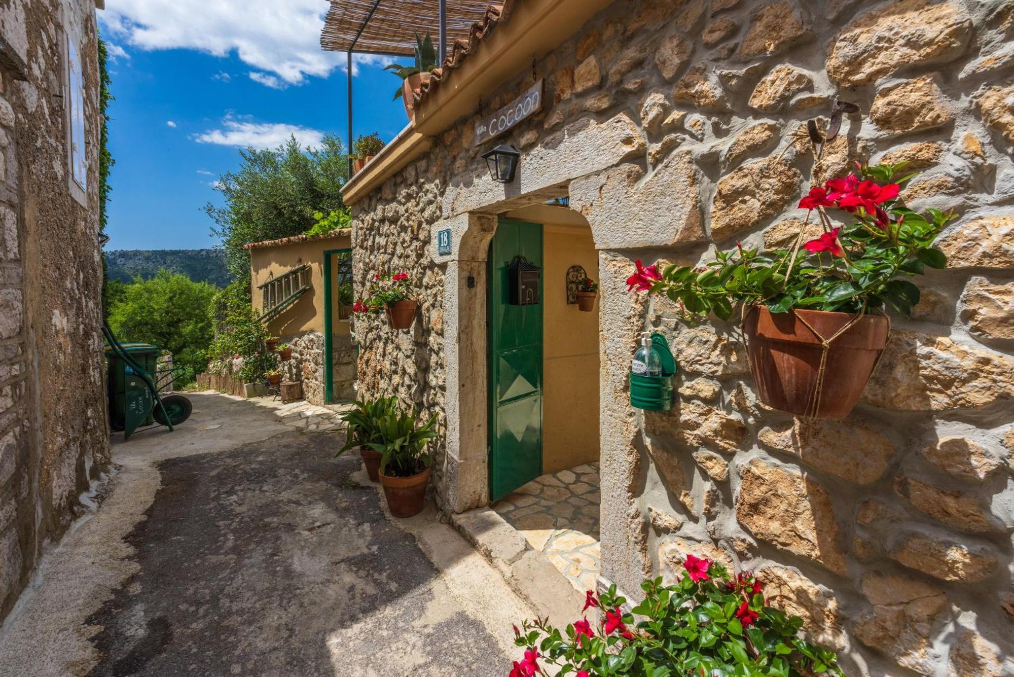 Villa Cocoon - Vacation Home With Heated Pool & Garden Bribir  Exterior photo